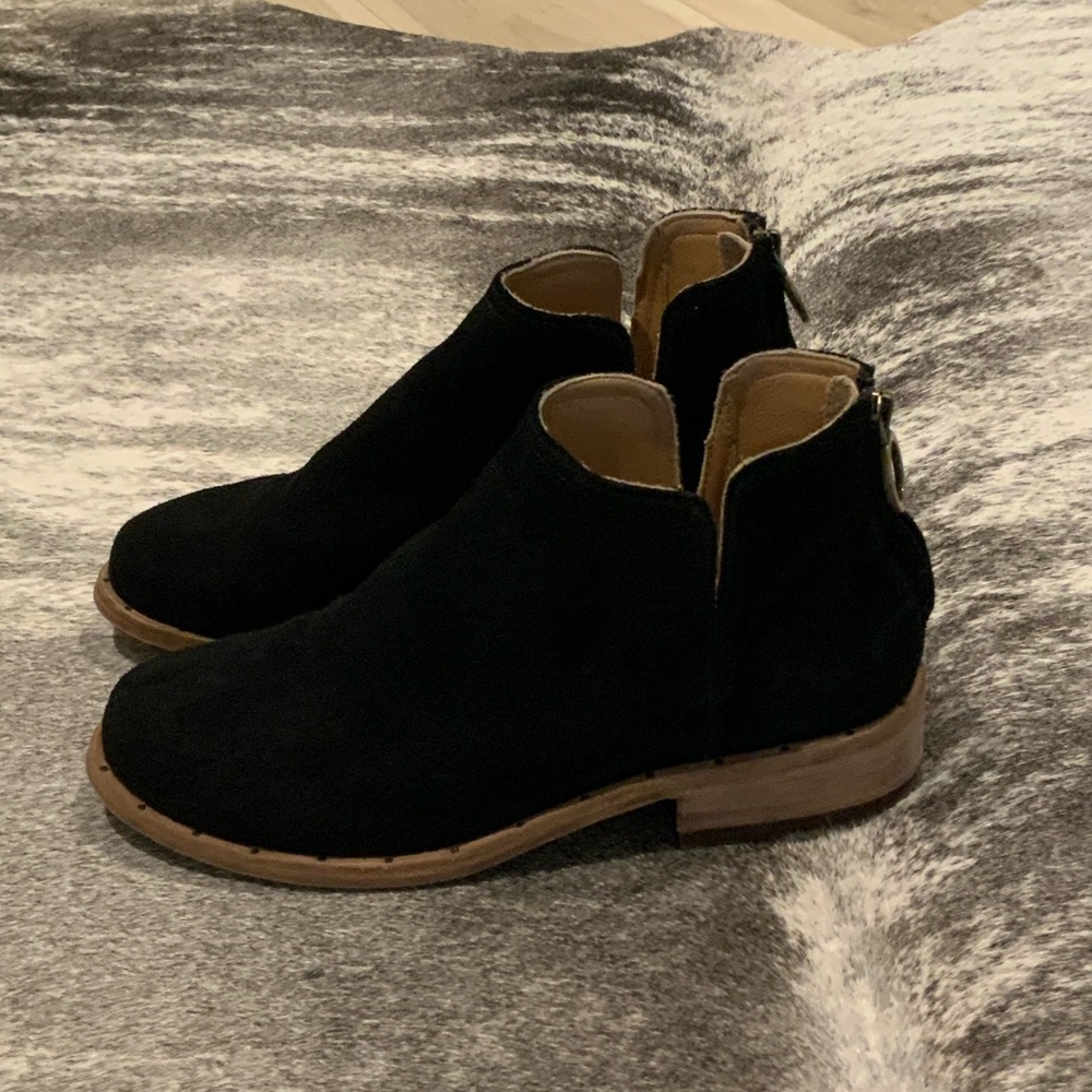 Beek Falcon Suede Ankle Boots